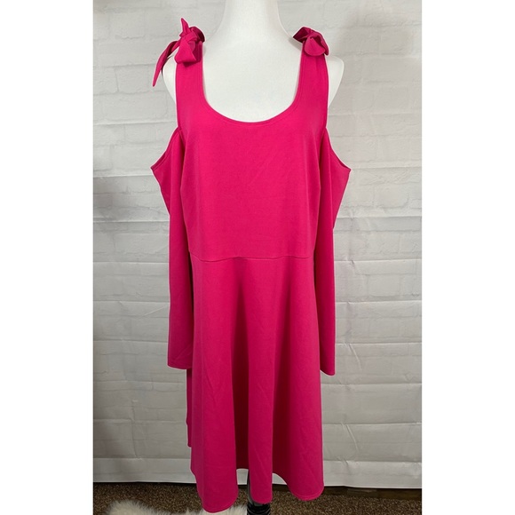 Fashion to Figure Elle Cold Shoulder Dress Pink 2 - Picture 3 of 4